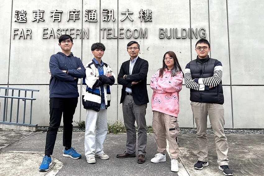 元智大學電機通訊學院院長陳敦裕教授與實驗室團隊成員孫宜辰、戴佑哲、賴俊丞和許育禎...